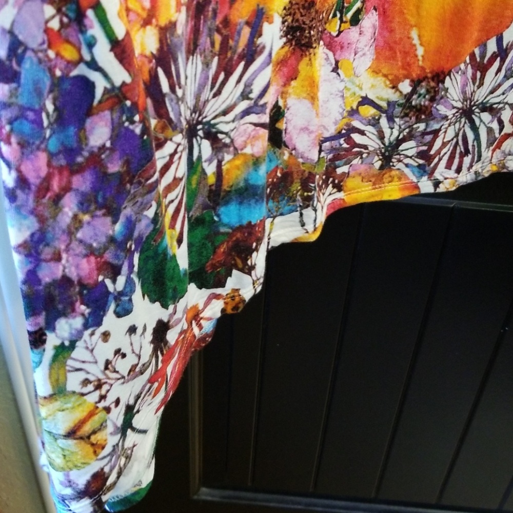 Floral Top - Picture 4 of 4